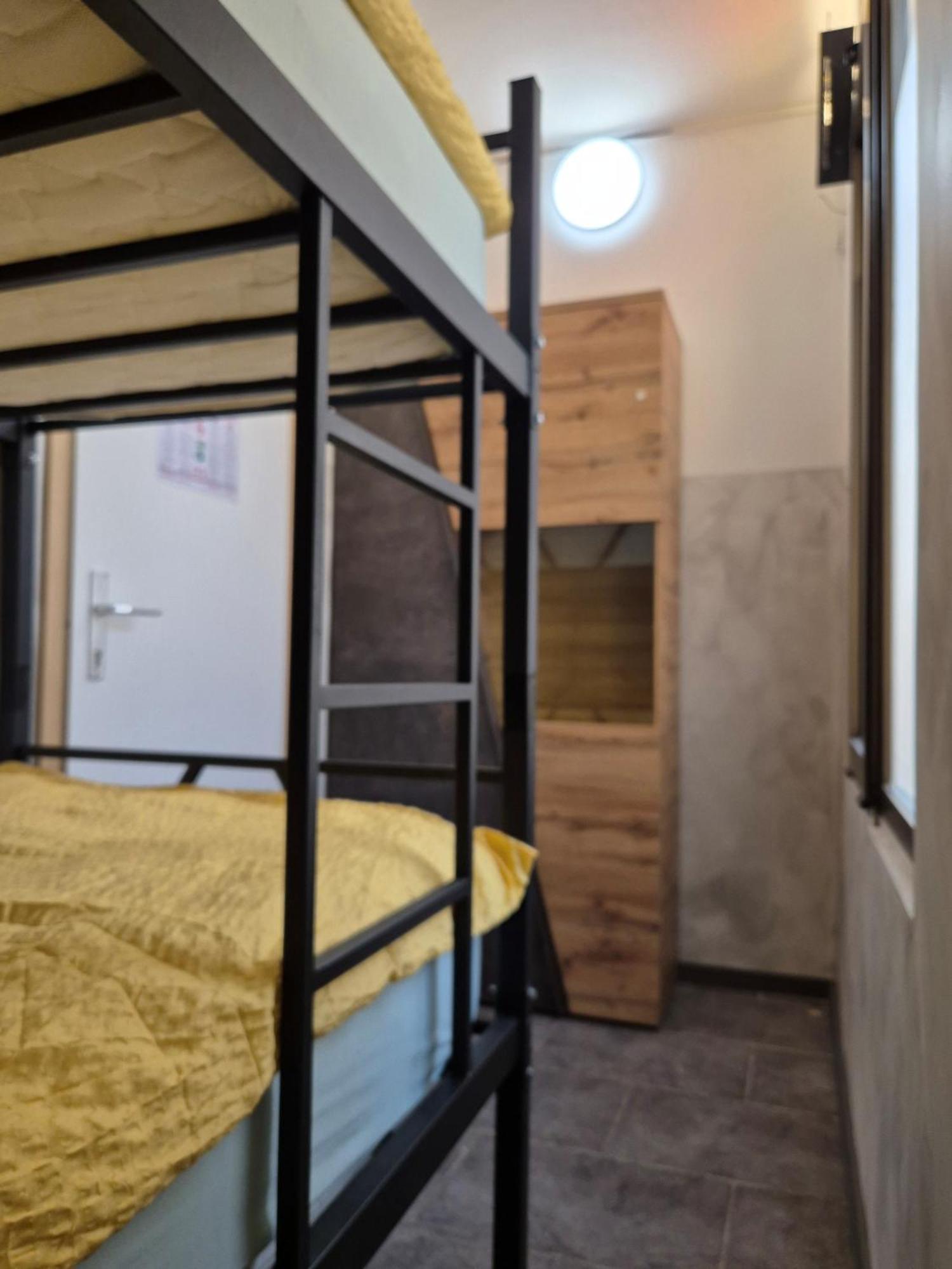 Bled Lesce Station Rooms And Beds Екстериор снимка
