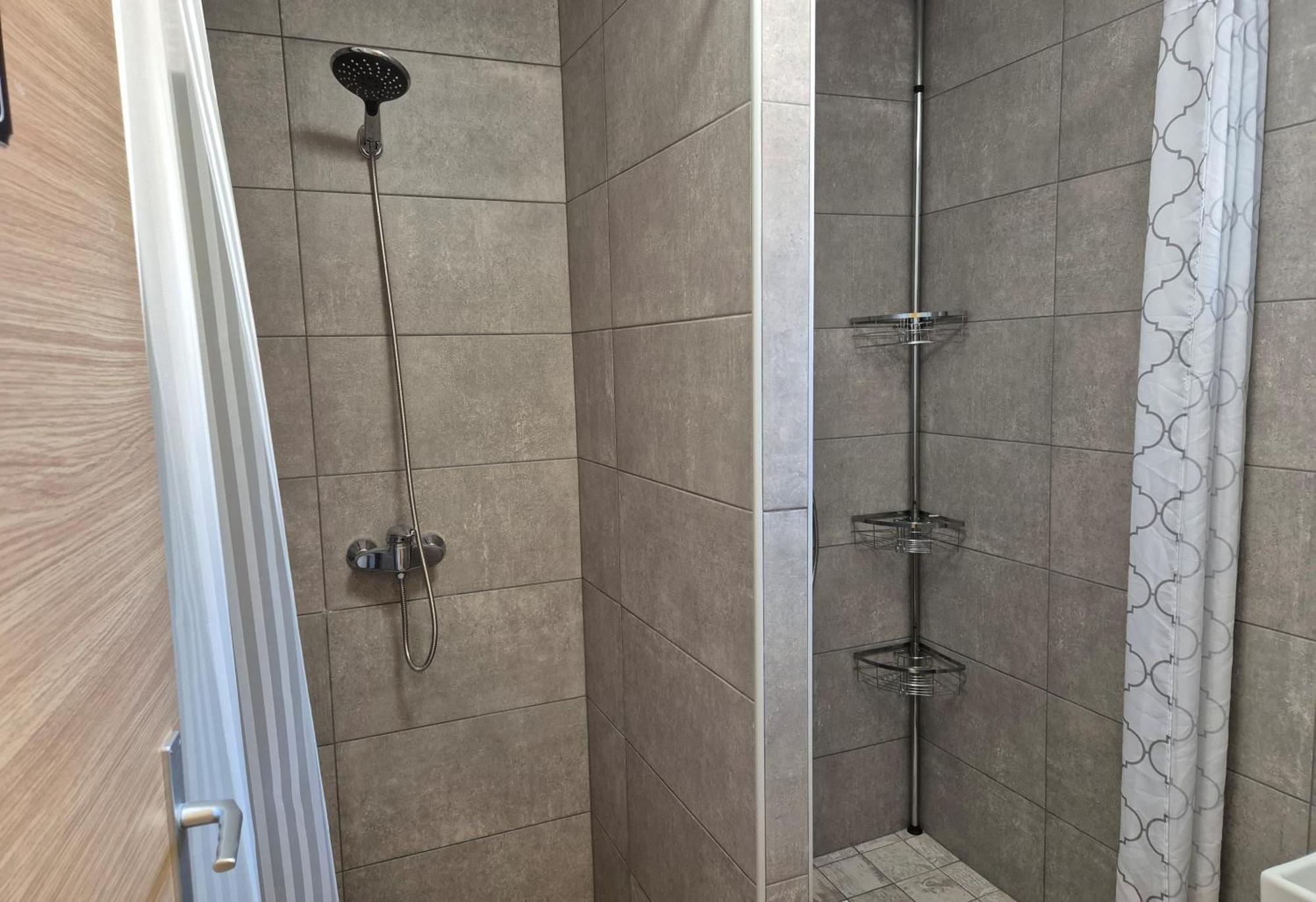Bled Lesce Station Rooms And Beds Екстериор снимка