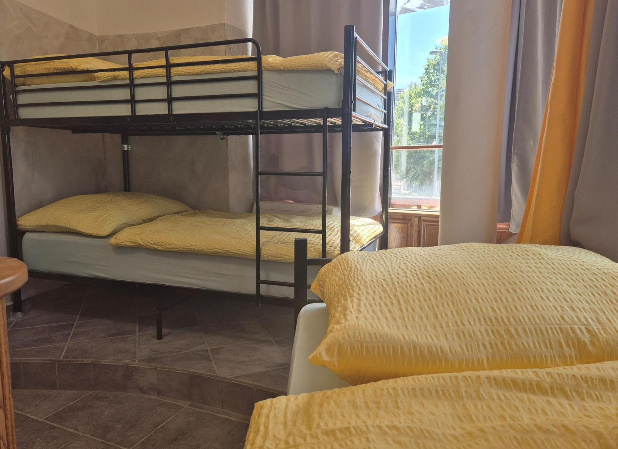 Bled Lesce Station Rooms And Beds Екстериор снимка