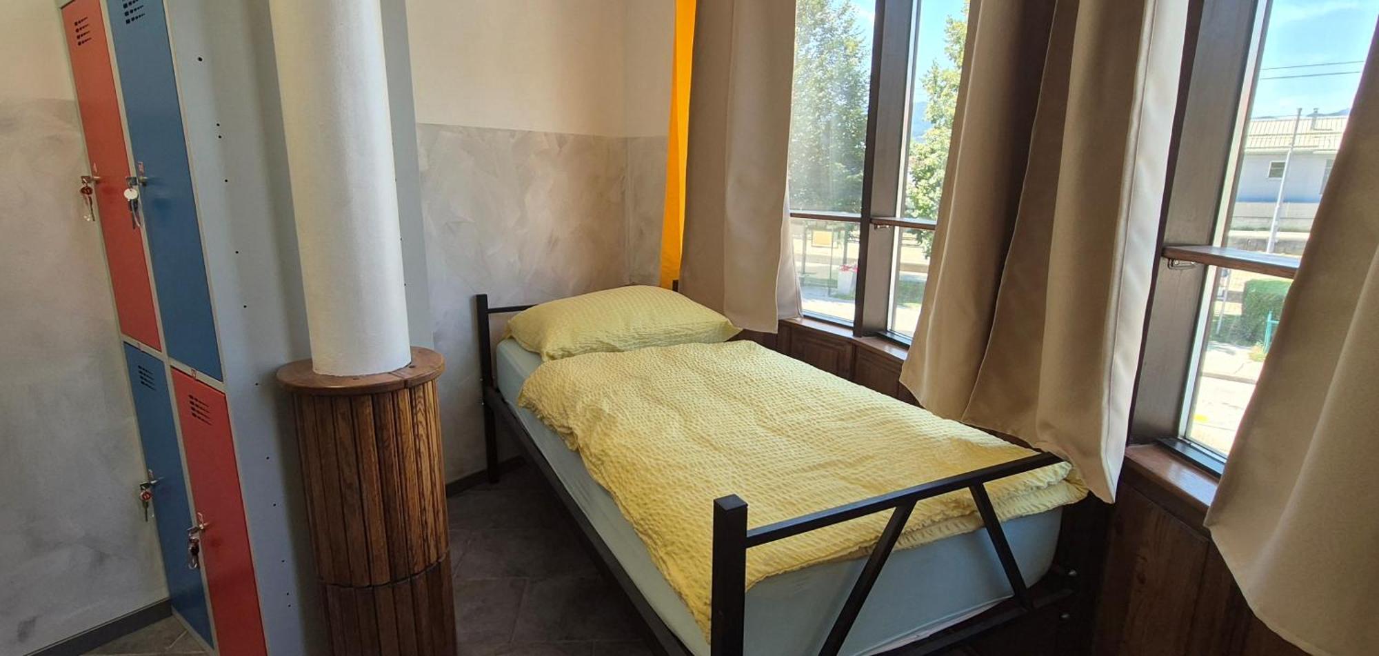 Bled Lesce Station Rooms And Beds Екстериор снимка