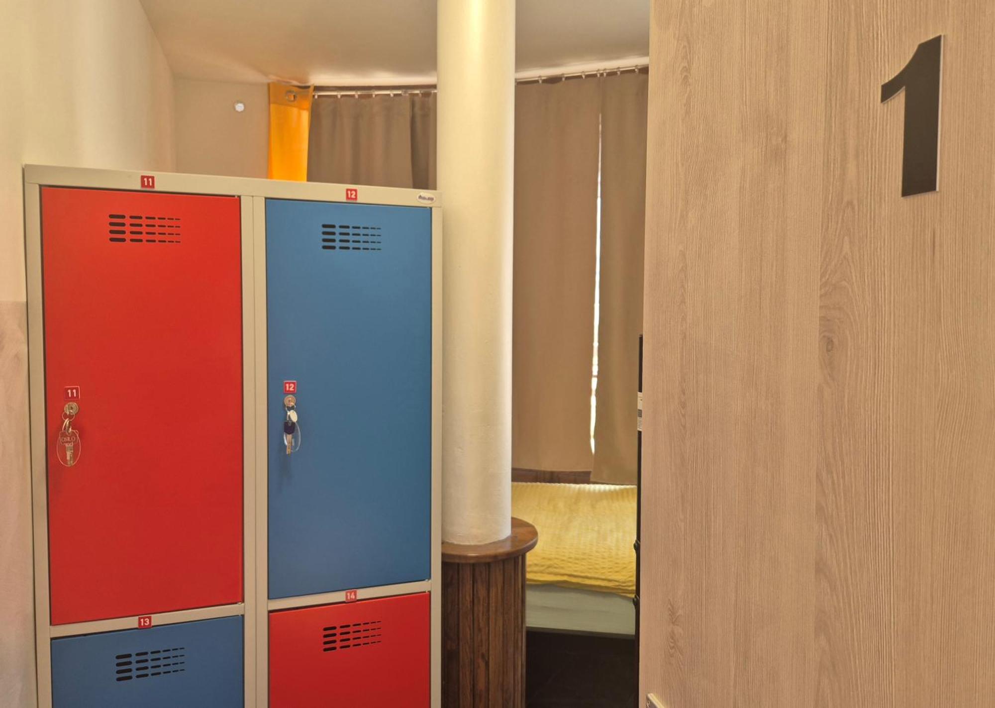 Bled Lesce Station Rooms And Beds Екстериор снимка