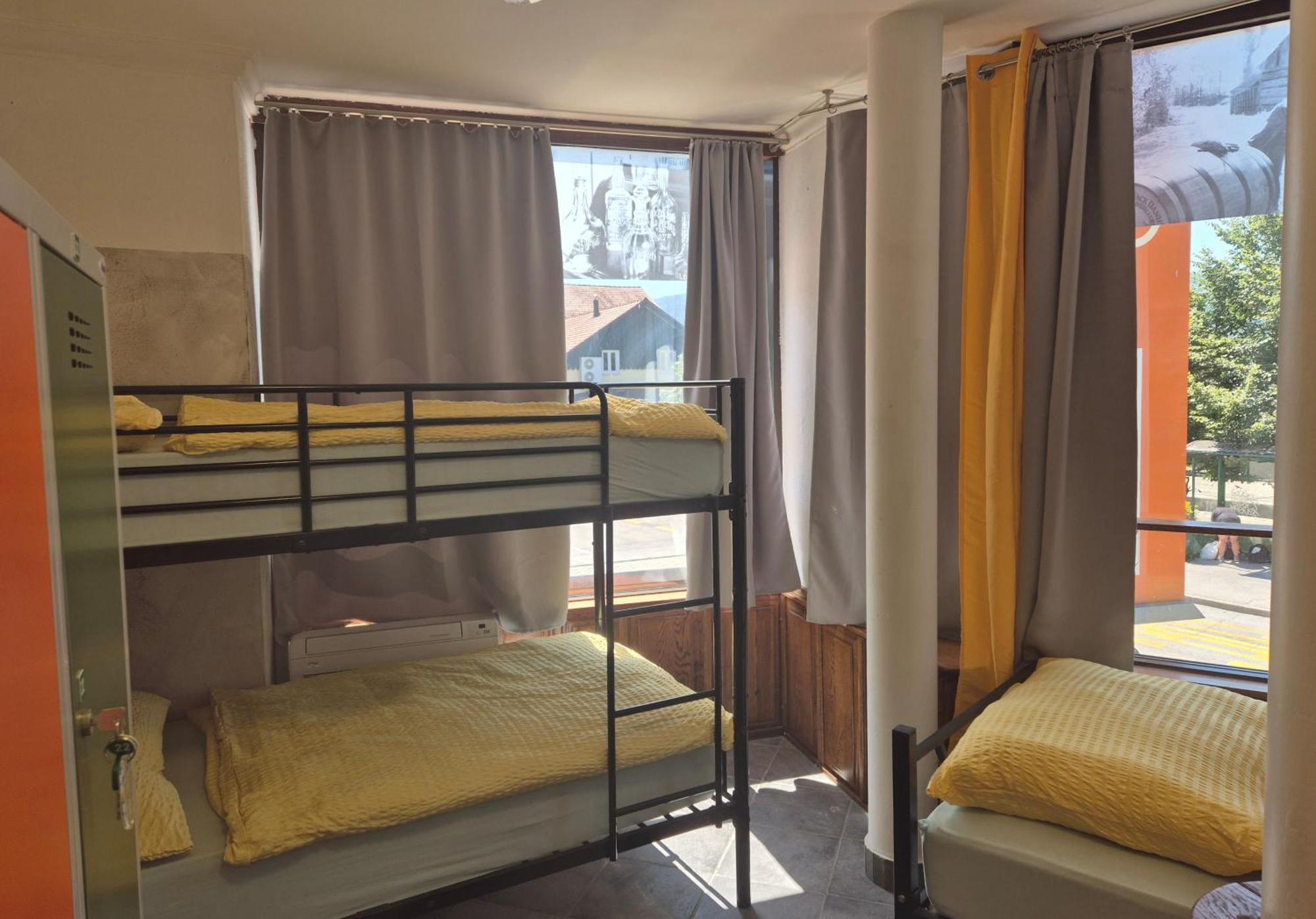 Bled Lesce Station Rooms And Beds Екстериор снимка